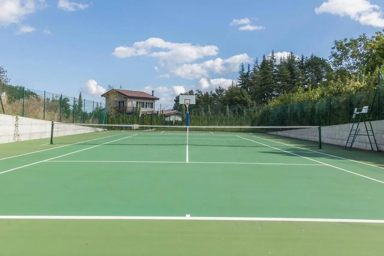Joivy Superb Villas With Tennis Court, Garden And Bbq Area Valle  Italy